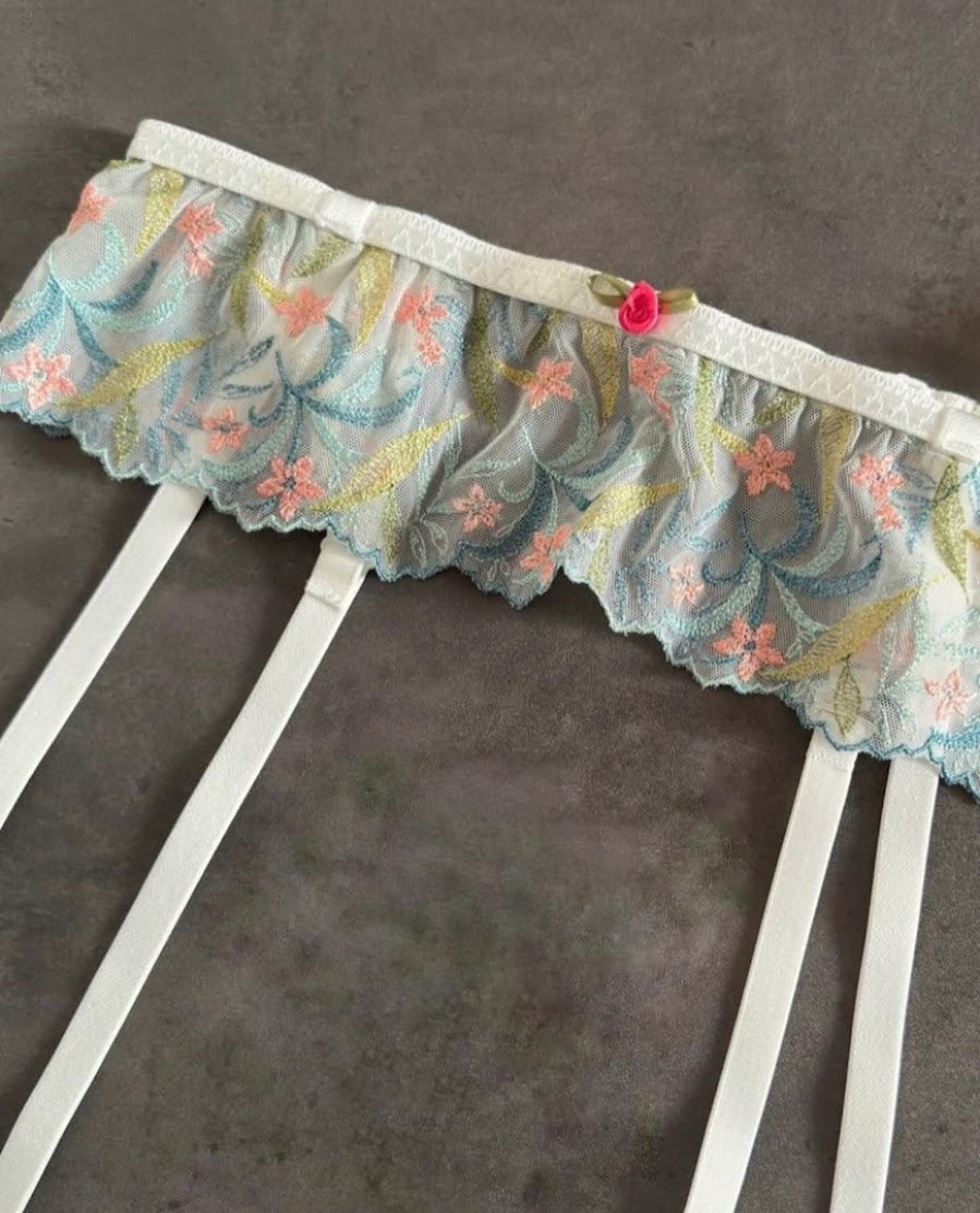 BLOSSOM TOUCH LINGERIE