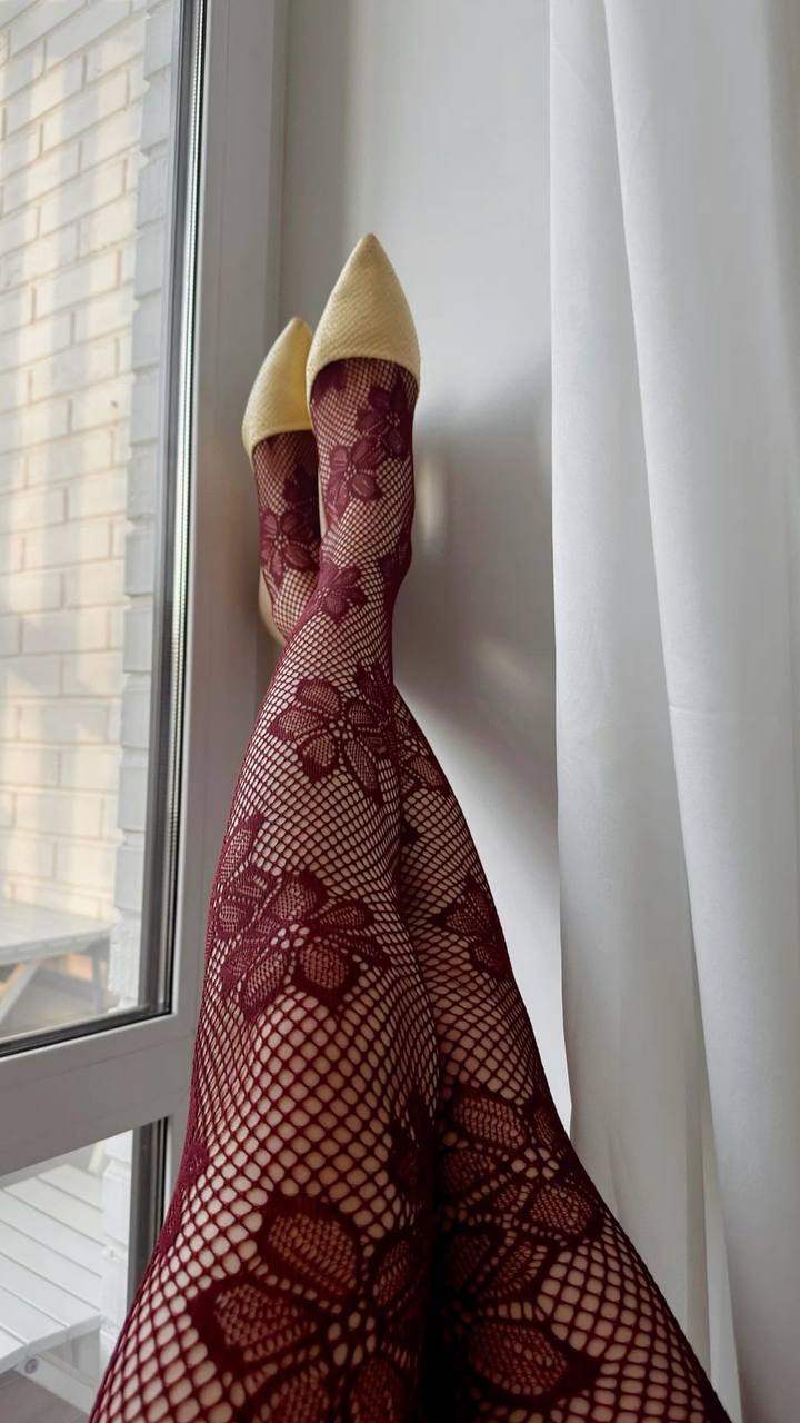 Crvene čipkaste mrežaste hulahopke